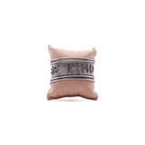 Pulsera tejida con chaquiras Be Kind