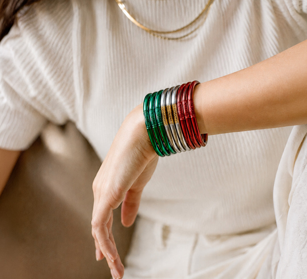 Bundle México 2026 con nueve bangles en colores rojo, plata y verde, inspirados en la pasión del fútbol y los colores emblemáticos de México.