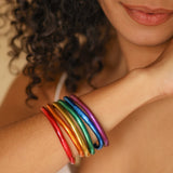Pulseras Mix & Match Pride MANIKĀ en rojo, naranja, dorado, verde, azul y morado, set de oro 22k para la comunidad LGBT+